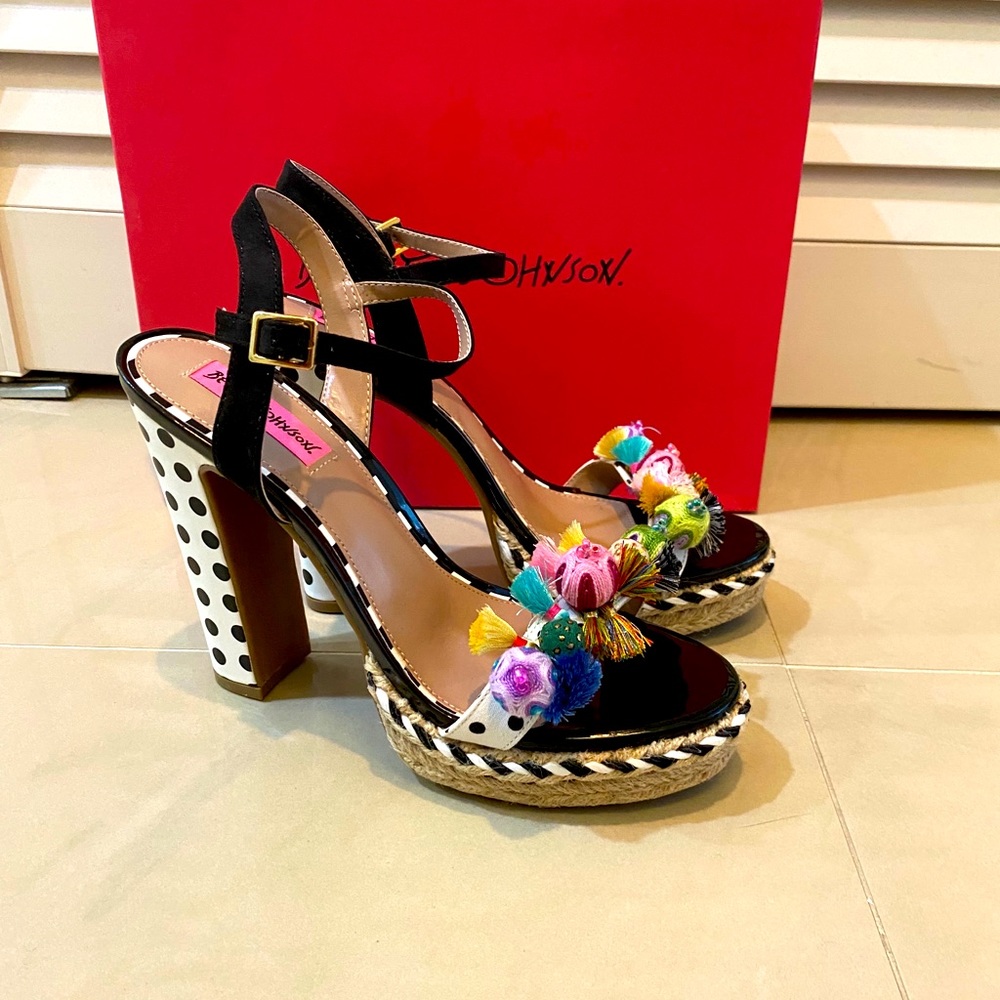NIB Betsy Johnson heels